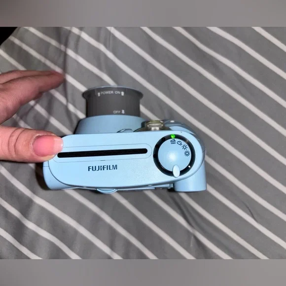 Instax Mini 7S w/ matching protective carrying case includes